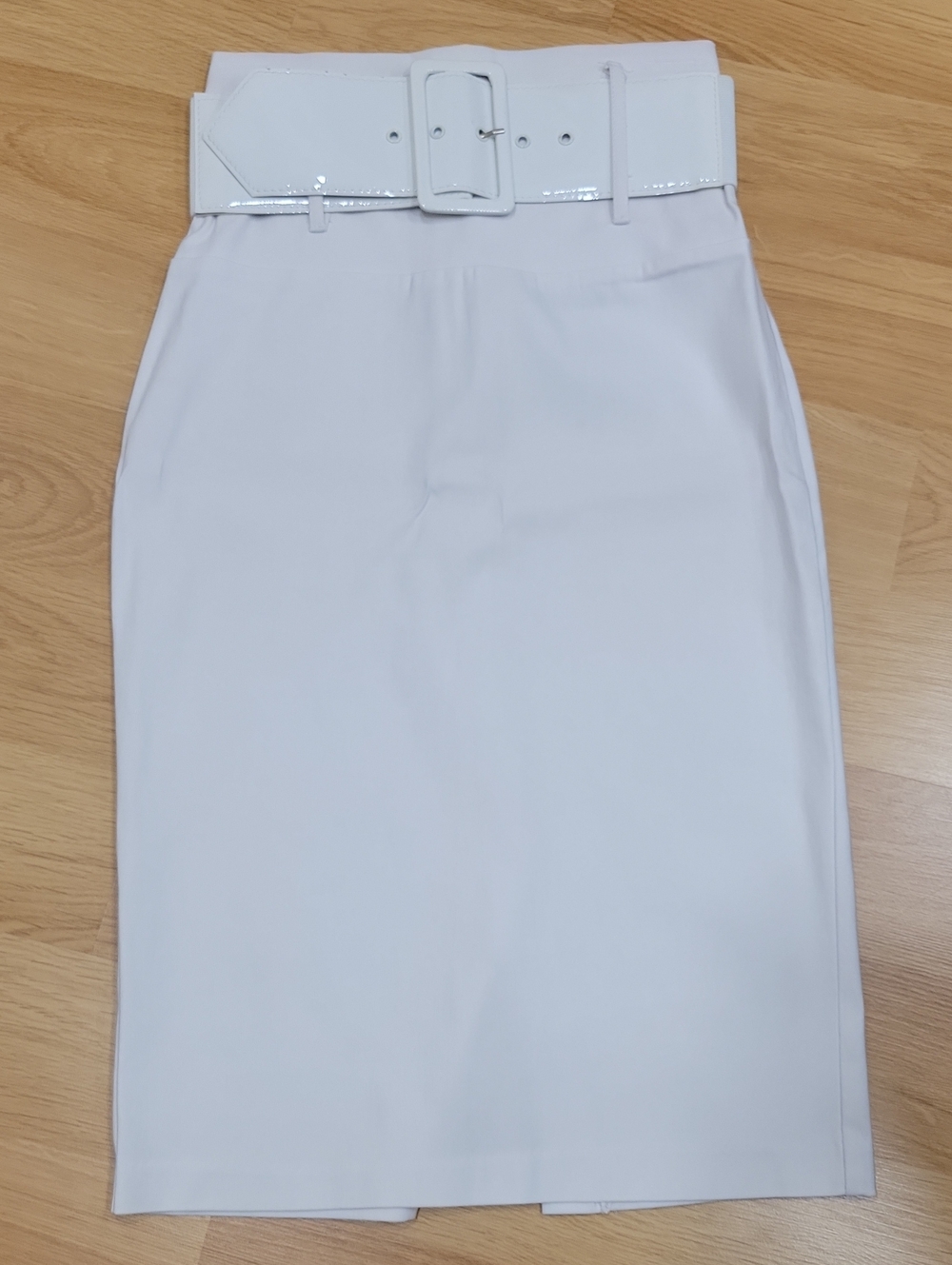 Spring Street White High-Rise Pencil Skirt with Patent Buckle Belt